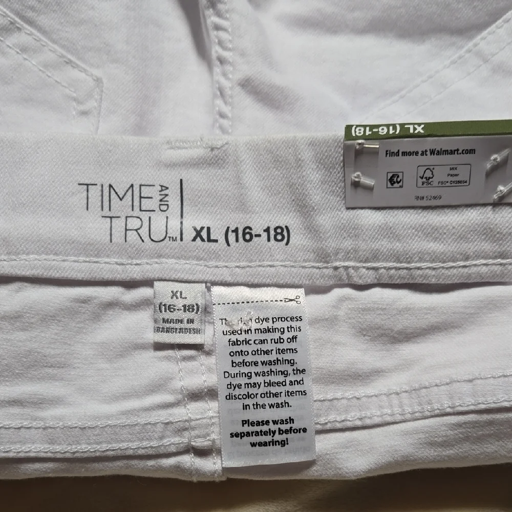 Time and Tru Classic White Shorts - Picture 4 of 6